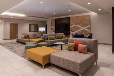Photo 5 - Hilton Garden Inn Kansas City Airport