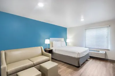 Photo 5 - WoodSpring Suites Chicago Addison