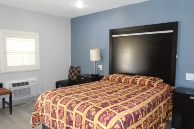 Photo 5 - Town House Motel