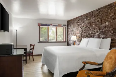 Photo 4 - Avalon Hotel & Conference Center