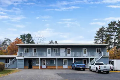 Photo 2 - Economy Inn Cadillac MI by Hotel O
