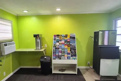 Photo 4 - Economy Inn Cadillac MI by Hotel O