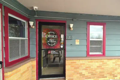 Photo 3 - Economy Inn Cadillac MI by Hotel O