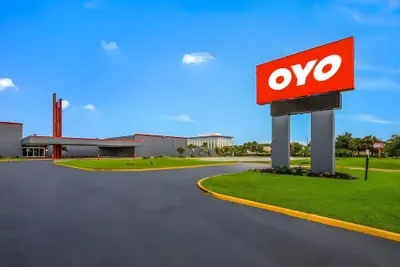 Photo 2 - OYO Hotel Orlando Airport