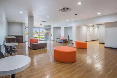 Photo 3 - OYO Hotel Orlando Airport