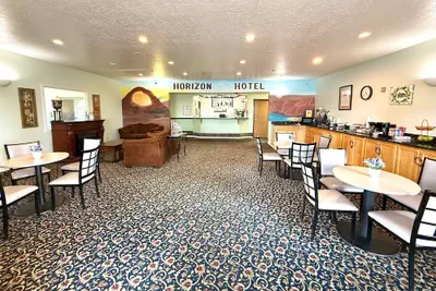 Photo 4 - Horizon Hotel
