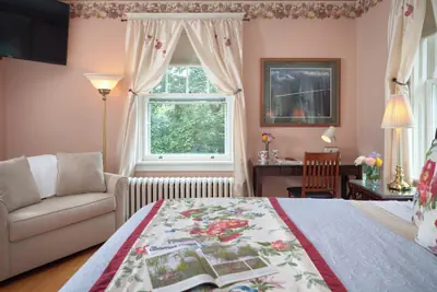 Photo 5 - Mooreland Garden Inn