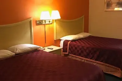 Photo 4 - Budget Inn
