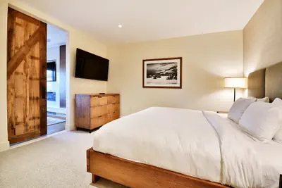 Photo 3 - LIFT Park City Condominiums by Vail Resorts