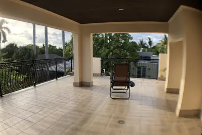 Photo 2 - Huge House in Fort Lauderdale -  821