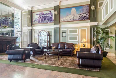 Photo 4 - The Plaza Inn & Suites