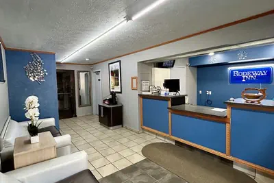 Photo 4 - Rodeway Inn Emporia