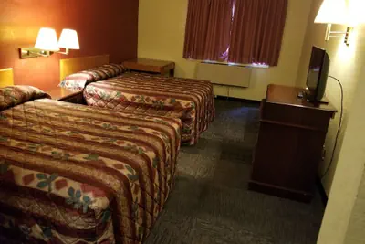 Photo 3 - Fort Wayne Inn