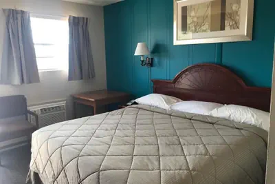Photo 4 - Lakeside inn