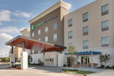 Photo 2 - Holiday Inn Express & Suites Plano - The Colony by IHG
