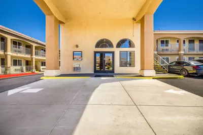 Photo 2 - Quality Inn & Suites Victorville – Hesperia