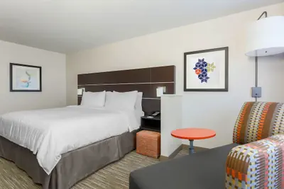 Photo 3 - Holiday Inn Express & Suites Chicago O'Hare Airport by IHG