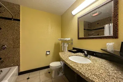 Photo 5 - Western Village Inn