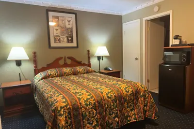 Photo 4 - Western Village Inn