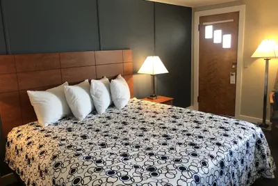Photo 4 - Edenbrook Motel