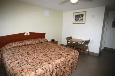 Photo 5 - Royal Inn