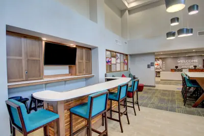 Photo 4 - Hampton Inn & Suites Portland West