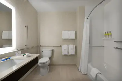 Photo 5 - Holiday Inn Express & Suites Fayetteville South by IHG