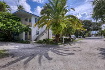 Photo 2 - BeachTrail Lodging