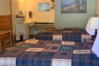 Photo 4 - Springcreek Inn