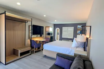 Photo 5 - Luxury Inn