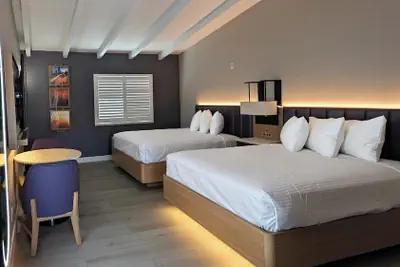 Photo 3 - Luxury Inn
