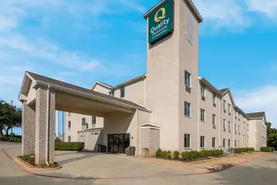 Photo 2 - Quality Inn & Suites Roanoke - Fort Worth North
