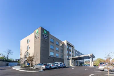 Photo 2 - Holiday Inn Express & Suites Florence-Cincinnati Airport by IHG