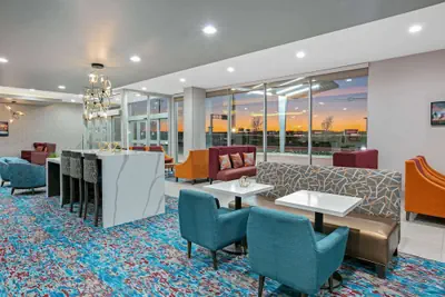 Photo 4 - La Quinta Inn & Suites by Wyndham DFW West-Glade Parks