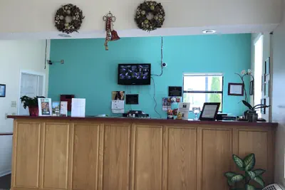 Photo 2 - Clairmont Inn