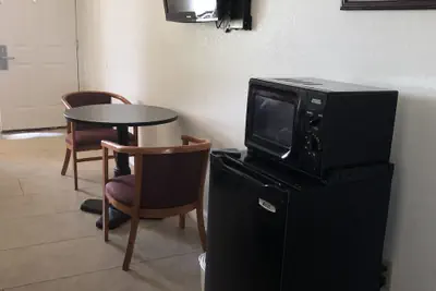 Photo 3 - Clairmont Inn