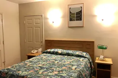 Photo 5 - Sunrise Inn Turlock