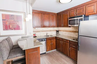 Photo 2 - 2 Bdrm 2Ba Ste 1Kng 2Qn Sofabed Nonsmoke
