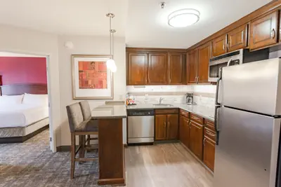 Photo 3 - 2 Bdrm 2Ba Ste 1Kng 2Qn Sofabed Nonsmoke