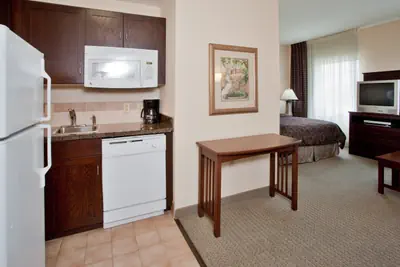 Photo 2 - Studio Suite 1 Queen Bed Nonsmoking