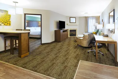 Photo 2 - 2 Queen Beds 1 Bedroom Suite Nonsmoking