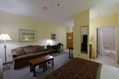 Photo 2 - 1 Queen Bed Studio Suite Nonsmoking