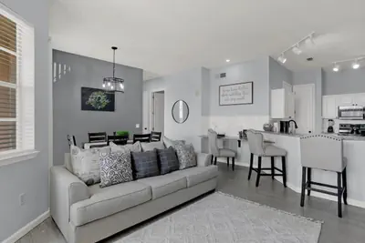 Photo 2 - Stunning Newly Renovated Condo, Near Disney