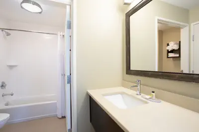 Photo 3 - 1 Bdrm Suite 1 Queen Nonsmoke