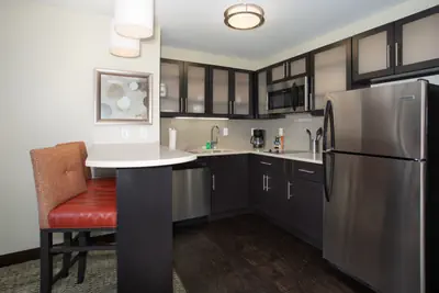 Photo 2 - 1 Bdrm Suite 1 King Nonsmoke