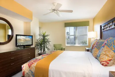 Photo 4 - 3 Bedroom Suite for 8