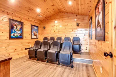 Photo 4 - 4 Bedroom Cabin for 14