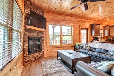 Photo 5 - 4 Bedroom Cabin for 14