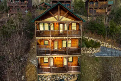 Photo 2 - 4 Bedroom Cabin for 14