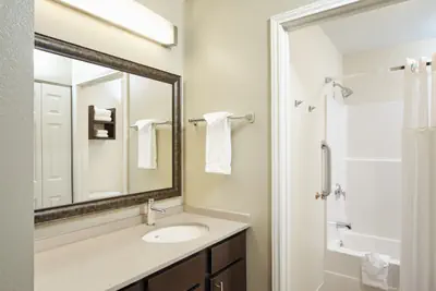 Photo 4 - 1 King Bed 1 Bedroom Suite